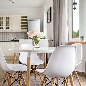 Jídelní židle ve skandinávském stylu inspirace bílé židle